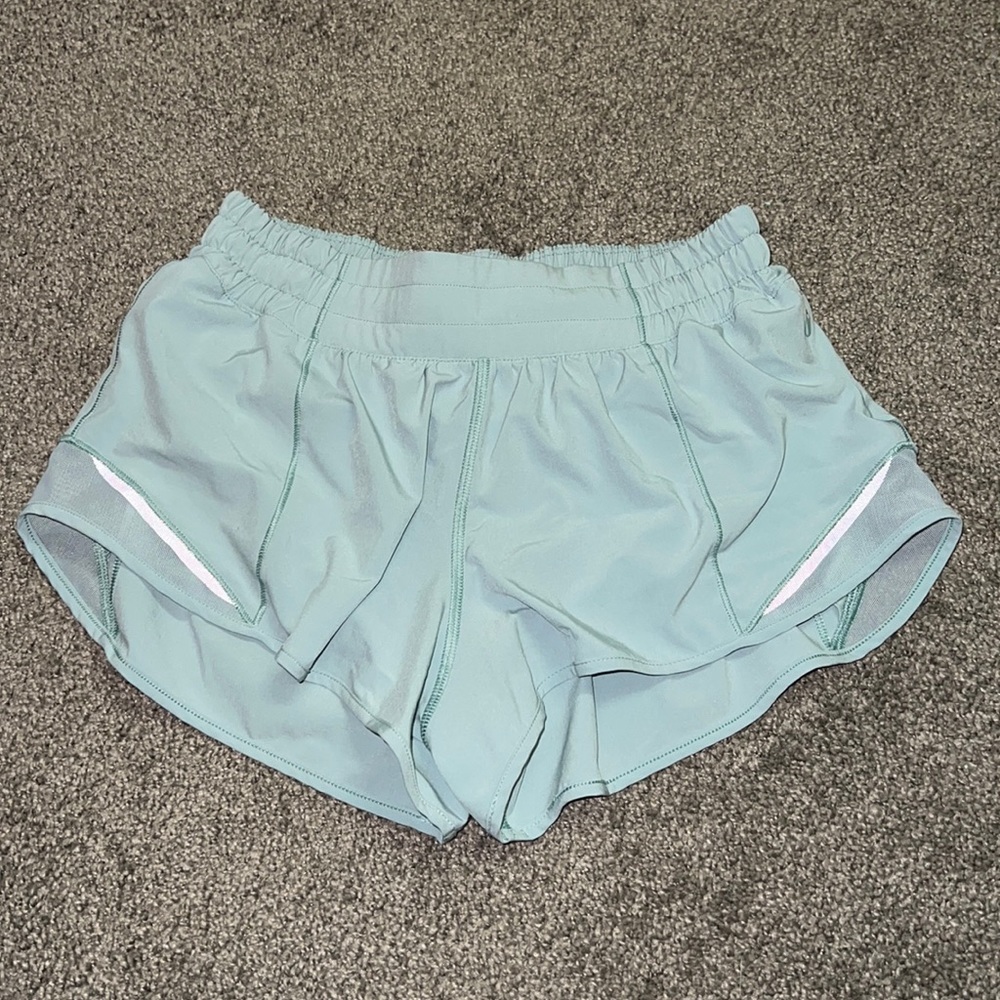 Lululemon Hotty Hot 2.5” shorts